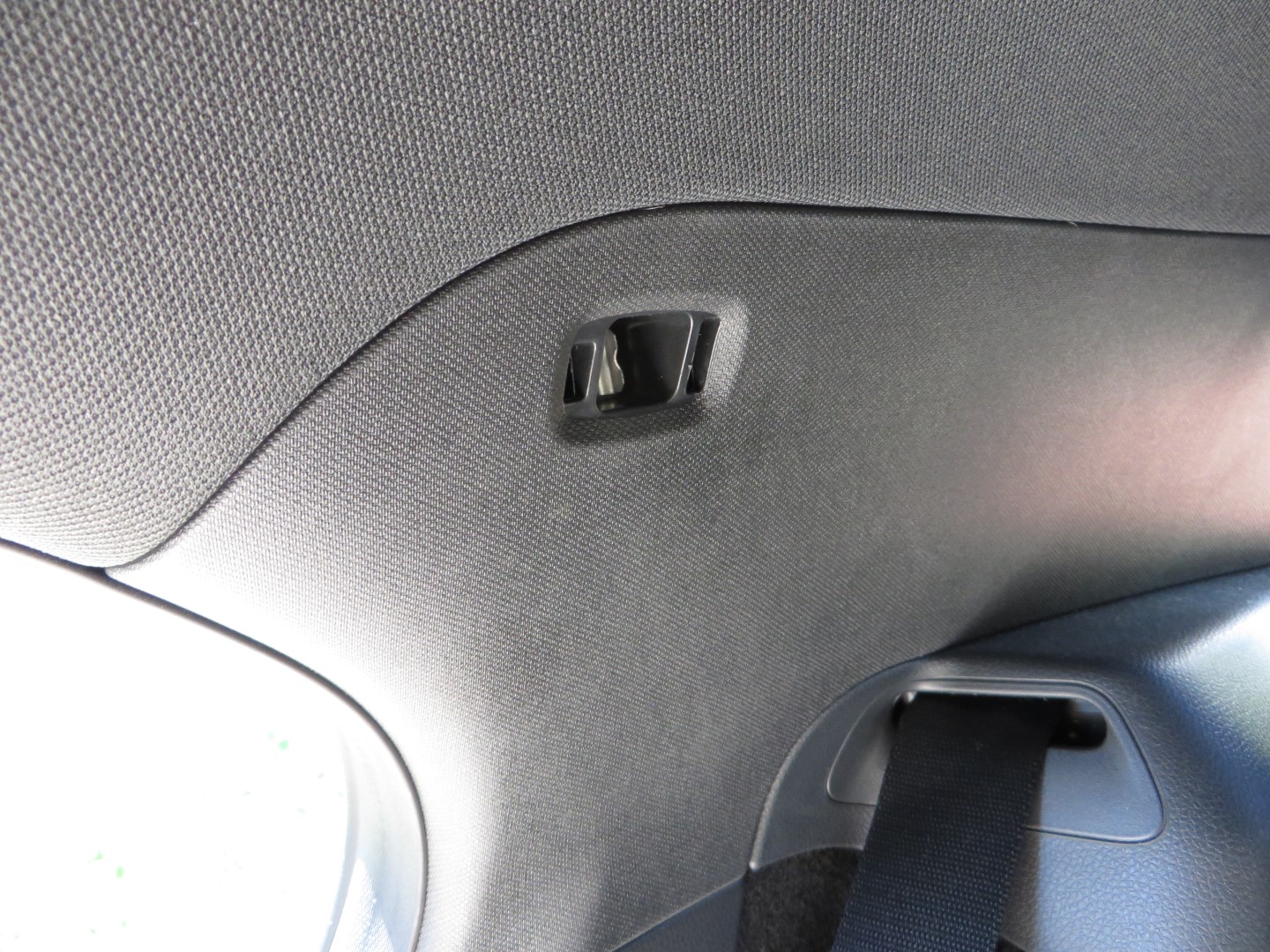 後部座席 Cピラー 内側パネルの外し方ときしみ音・ビビり音対策
