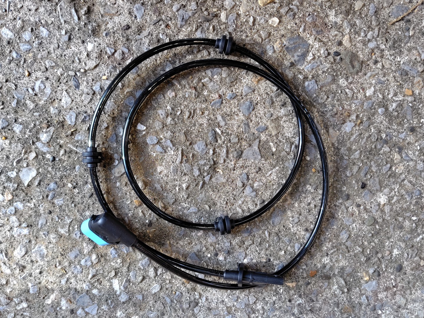 ABSチェックランプ点灯 右後ろスピードセンサーの交換