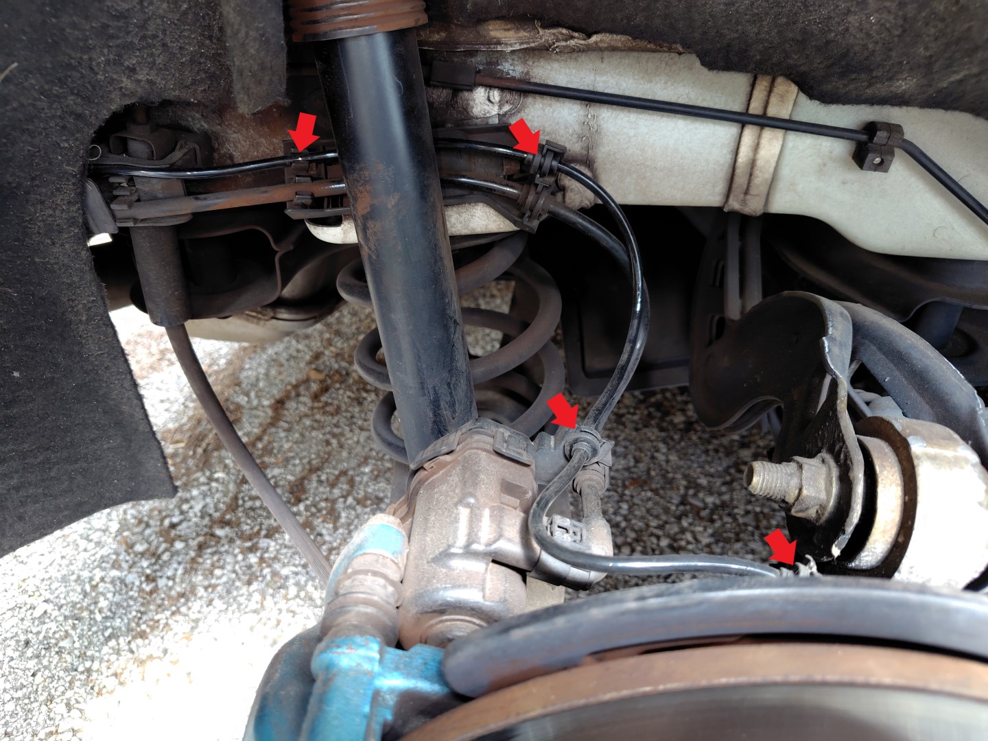 ABSチェックランプ点灯 右後ろスピードセンサーの交換